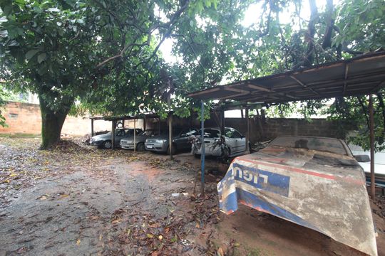 Garagem de casa à venda com 3 quartos, 360m² em Copacabana, Belo Horizonte