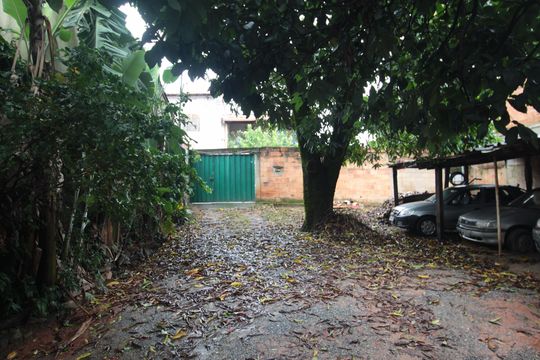 Garagem de casa à venda com 3 quartos, 360m² em Copacabana, Belo Horizonte