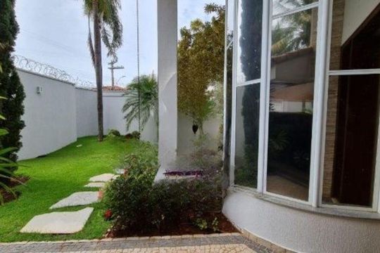 Frente da casa de casa para alugar com 4 quartos, 780m² em Morada da Colina, Uberlândia