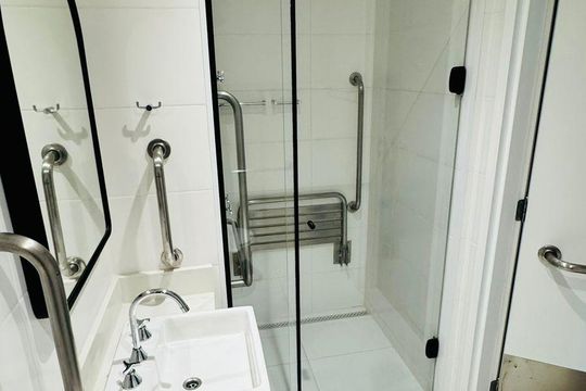 Banheiro de apartamento à venda com 1 quarto, 48m² em Vila Mariana, São Paulo