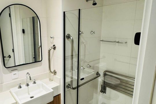Banheiro de apartamento à venda com 1 quarto, 48m² em Vila Mariana, São Paulo
