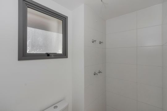 Banheiro de kitnet/studio para alugar com 1 quarto, 25m² em Santo Amaro, São Paulo