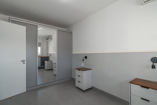 Quarto Suíte de apartamento para alugar com 3 quartos, 72m² em Jardim Itu, Porto Alegre
