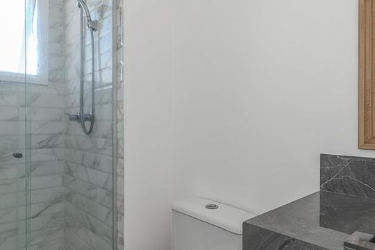 Banheiro da Suíte de apartamento para alugar com 3 quartos, 72m² em Jardim Itu, Porto Alegre