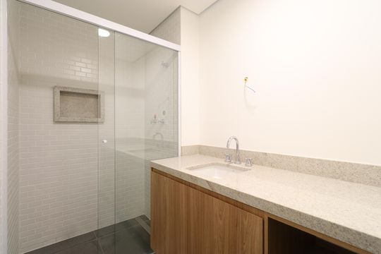 Banheiro Social de apartamento para alugar com 2 quartos, 80m² em Vila Ipojuca, São Paulo