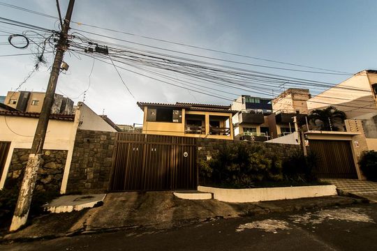 Fachada da casa de casa para alugar com 5 quartos, 300m² em Jardim Armação, Salvador