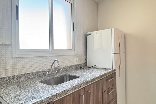 Cozinha de apartamento para alugar com 1 quarto, 47m² em Itaim Bibi, São Paulo