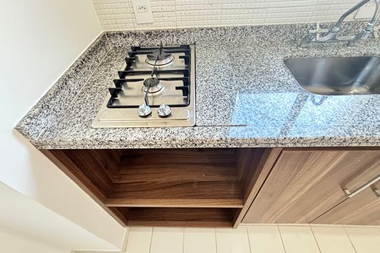 Cozinha de apartamento para alugar com 1 quarto, 47m² em Itaim Bibi, São Paulo