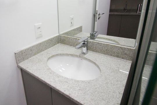 Banheiro de kitnet/studio para alugar com 1 quarto, 26m² em Planalto Paulista, São Paulo