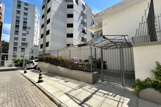 Fachada  de apartamento para alugar com 4 quartos, 240m² em Centro, Florianópolis