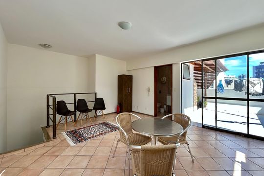 Sala 2 de apartamento para alugar com 4 quartos, 240m² em Centro, Florianópolis