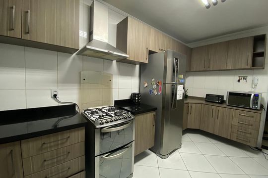 Cozinha de casa à venda com 3 quartos, 111m² em Vila Carmosina, São Paulo