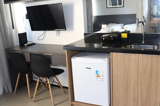 Cozinha de kitnet/studio para alugar com 1 quarto, 16m² em Bela Vista, São Paulo