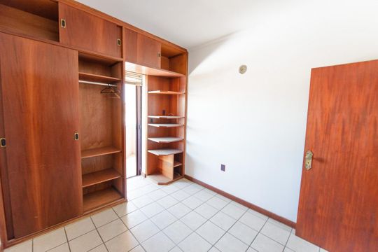 Apartamento para alugar com 3 quartos, 112m² em Centro, Taubaté