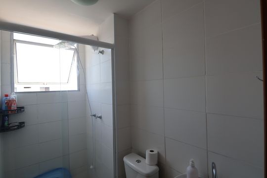 Banheiro de apartamento à venda com 2 quartos, 41m² em São José, Canoas