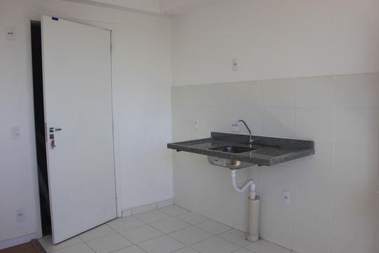 Cozinha com tanque de apartamento para alugar com 2 quartos, 35m² em Vila Galvão, Guarulhos