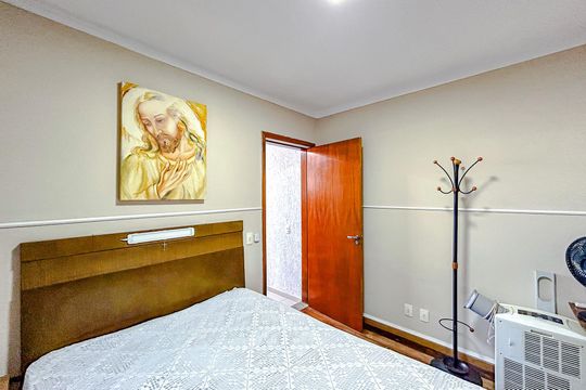 Quarto 1 de casa à venda com 1 quarto, 180m² em Vila Esperança, São Paulo