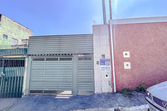 Fachada com Plaquinha de casa à venda com 1 quarto, 180m² em Vila Esperança, São Paulo