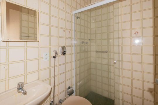 Banheiro de apartamento à venda com 1 quarto, 50m² em Vila Isabel, Rio de Janeiro