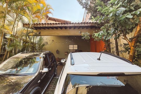 Garagem de casa à venda com 4 quartos, 240m² em Santa Teresinha, São Paulo