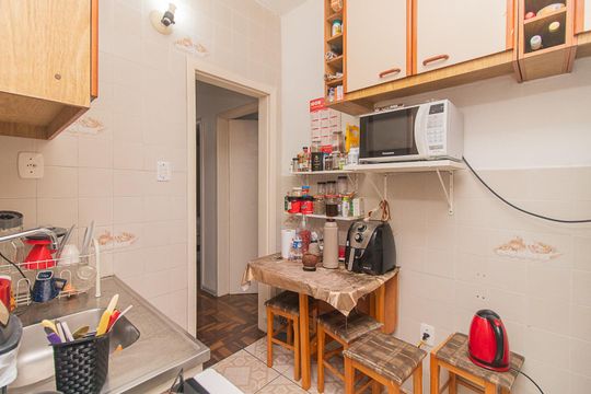 Cozinha e Área de Serviço de apartamento à venda com 2 quartos, 49m² em Menino Deus, Porto Alegre