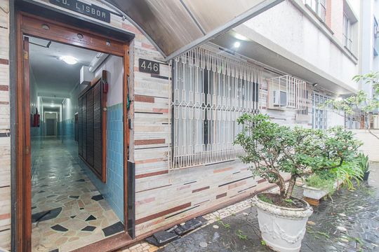 Entrada de apartamento à venda com 2 quartos, 49m² em Menino Deus, Porto Alegre