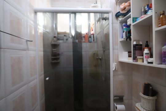 Banheiro de apartamento à venda com 2 quartos, 43m² em Fazenda da Juta, São Paulo