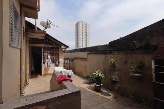 Quintal dos fundos de casa para alugar com 3 quartos, 240m² em Vila Tibiriçá, Santo André