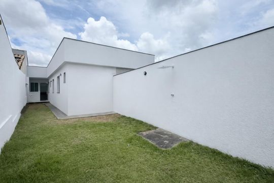 Casa à venda com 3 quartos, 134m² em Nacional, Contagem
