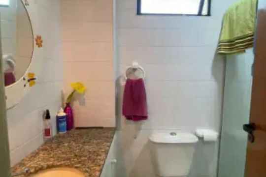 Banheiro de casa de condomínio para alugar com 4 quartos, 140m² em Itapuã, Salvador