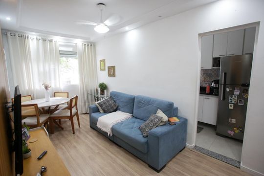 Sala de apartamento à venda com 2 quartos, 52m² em Pechincha, Rio de Janeiro