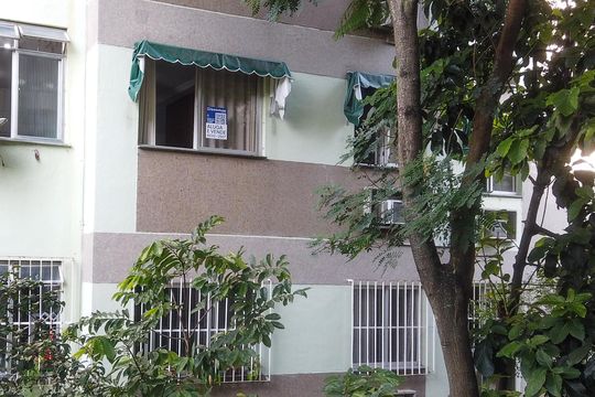 Plaquinha de apartamento à venda com 2 quartos, 52m² em Pechincha, Rio de Janeiro