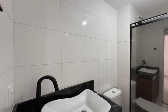 Banheiro de apartamento à venda com 2 quartos, 49m² em Vila Santa Edwiges, São Paulo