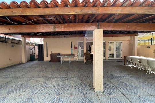 Garagem de casa à venda com 6 quartos, 400m² em Butantã, São Paulo