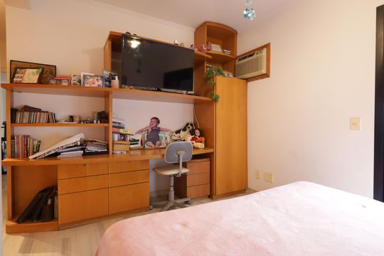 Suíte 3 de apartamento para alugar com 3 quartos, 168m² em Vila Suzana, São Paulo