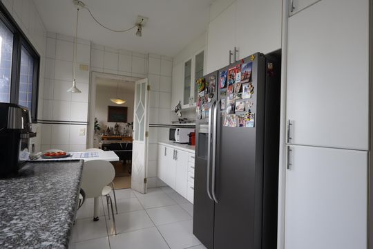 Cozinha de apartamento para alugar com 3 quartos, 168m² em Vila Suzana, São Paulo