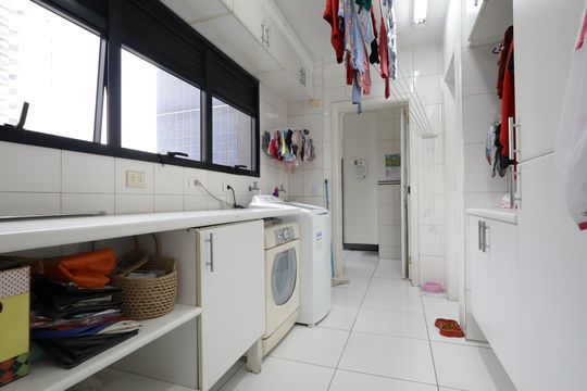 Área de Serviço de apartamento para alugar com 3 quartos, 168m² em Vila Suzana, São Paulo
