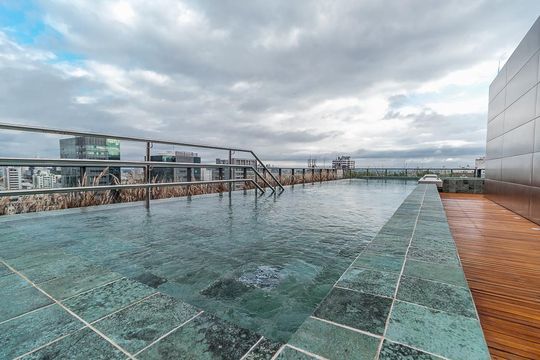 Área comum - Piscina de apartamento para alugar com 1 quarto, 30m² em Auxiliadora, Porto Alegre