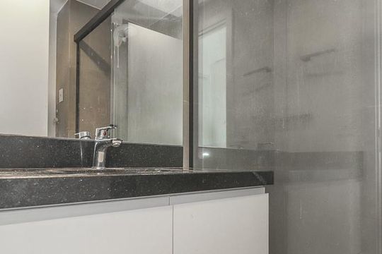 Banheiro de apartamento para alugar com 1 quarto, 30m² em Auxiliadora, Porto Alegre