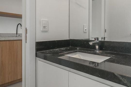 Banheiro de apartamento para alugar com 1 quarto, 30m² em Auxiliadora, Porto Alegre