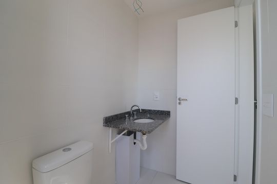 Banheiro Quarto 1 suíte de apartamento à venda com 2 quartos, 50m² em Vila Alzira, Santo André