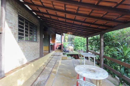 Varanda de casa à venda com 2 quartos, 378m² em Ouro Preto, Belo Horizonte