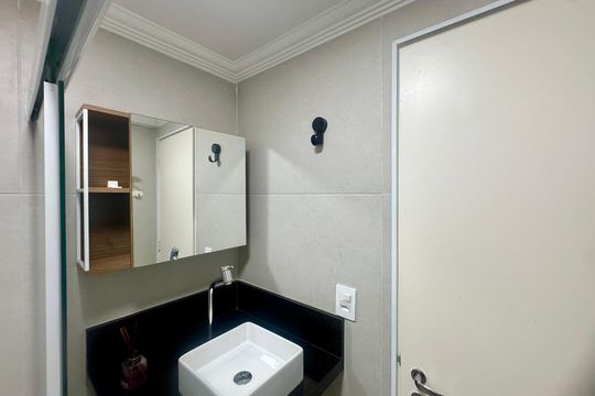 Banheiro de kitnet/studio à venda com 1 quarto, 24m² em Centro, Guarulhos