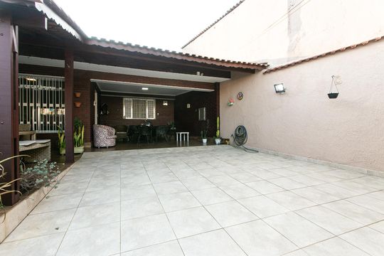 Garagem de casa para alugar com 4 quartos, 380m² em Jardim Triana, São Paulo