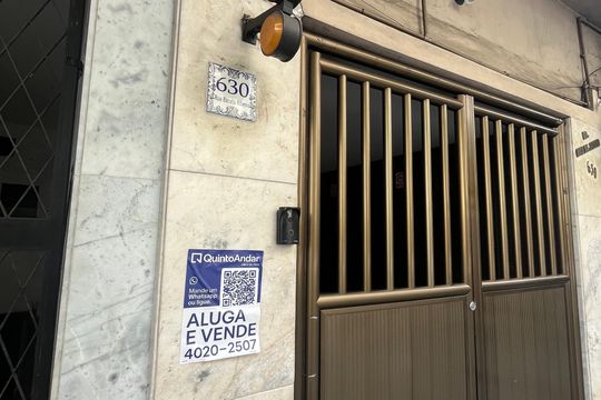 Placa  de apartamento à venda com 2 quartos, 85m² em Copacabana, Rio de Janeiro