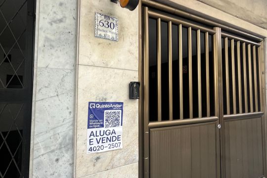 Placa  de apartamento à venda com 2 quartos, 85m² em Copacabana, Rio de Janeiro