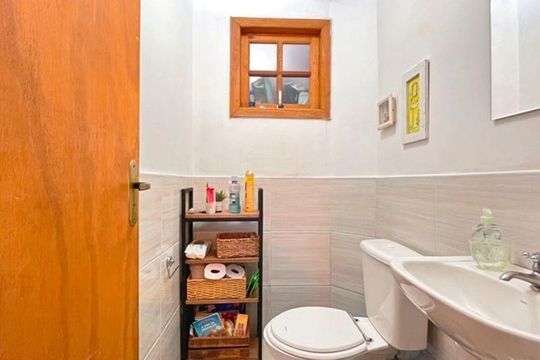 Banheiro 3 de casa para alugar com 3 quartos, 129m² em Guarujá, Porto Alegre
