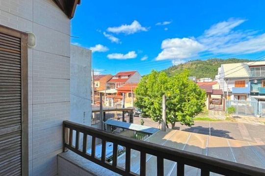 Varanda de casa para alugar com 3 quartos, 129m² em Guarujá, Porto Alegre