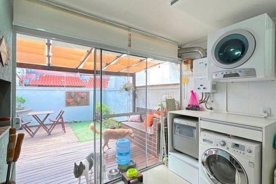 Lavanderia  de casa para alugar com 3 quartos, 129m² em Guarujá, Porto Alegre