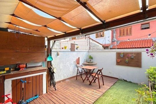 Área Externa  de casa para alugar com 3 quartos, 129m² em Guarujá, Porto Alegre